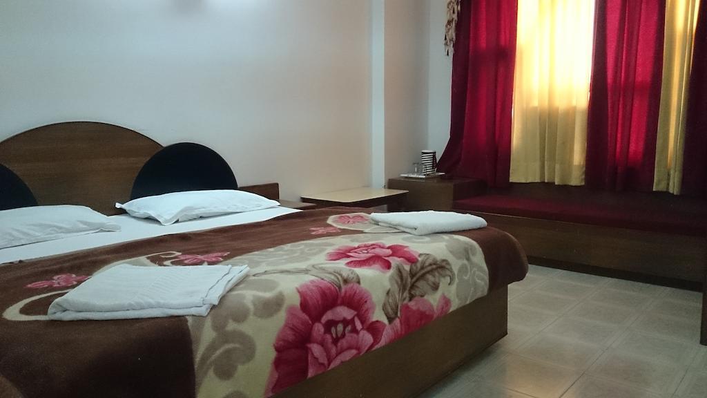 Hotel Maharaja Katra  Habitación foto
